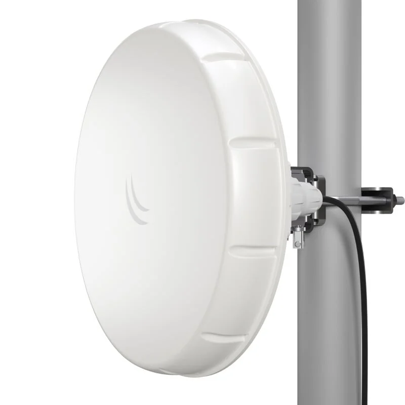MikroTik Parabolantenne mit Radom am Mast